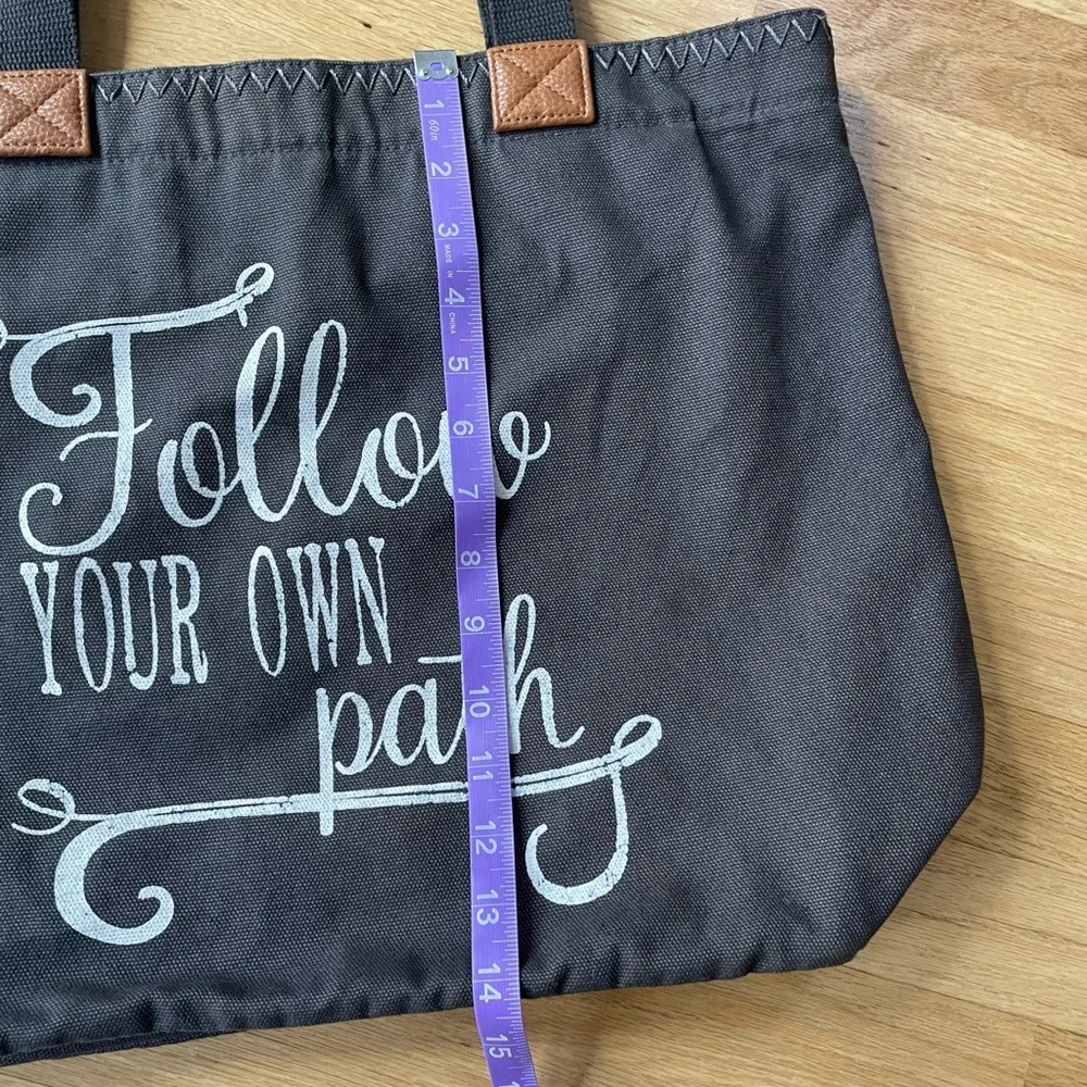 THIRTY ONE Canvas WANDER Tote Follow Your Own Path - Picture 10 of 11